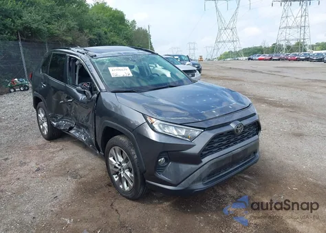 2019 Toyota Rav4 Xle Premium z USA, uszkodzony, nr VIN JTMA1RFV7KD037504
